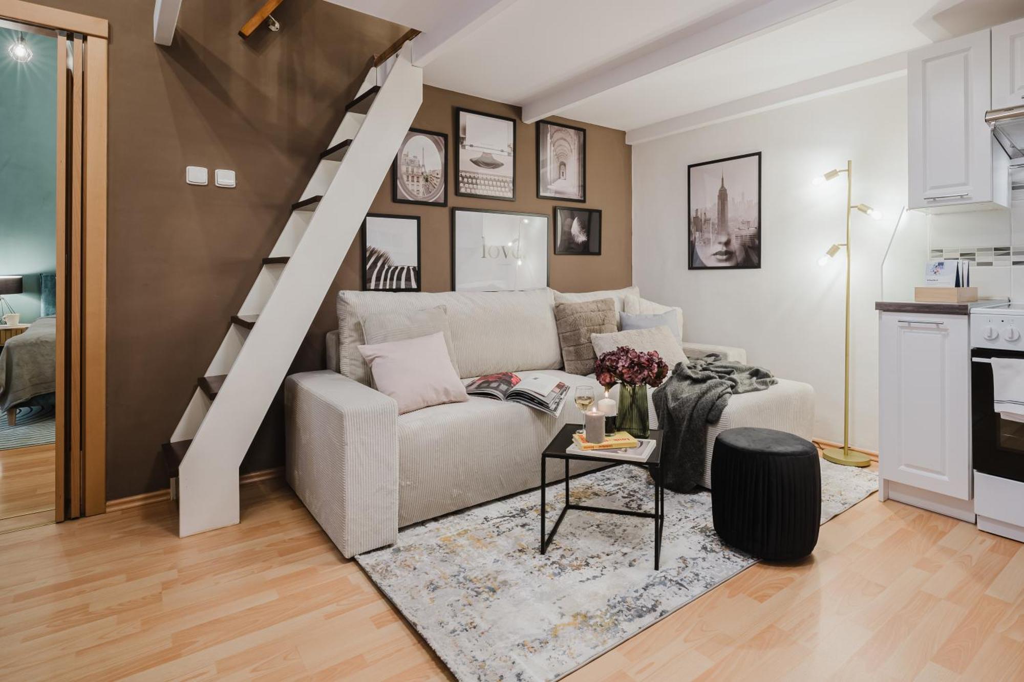 Days - Loft-style 1bdr - Workspace - Location
