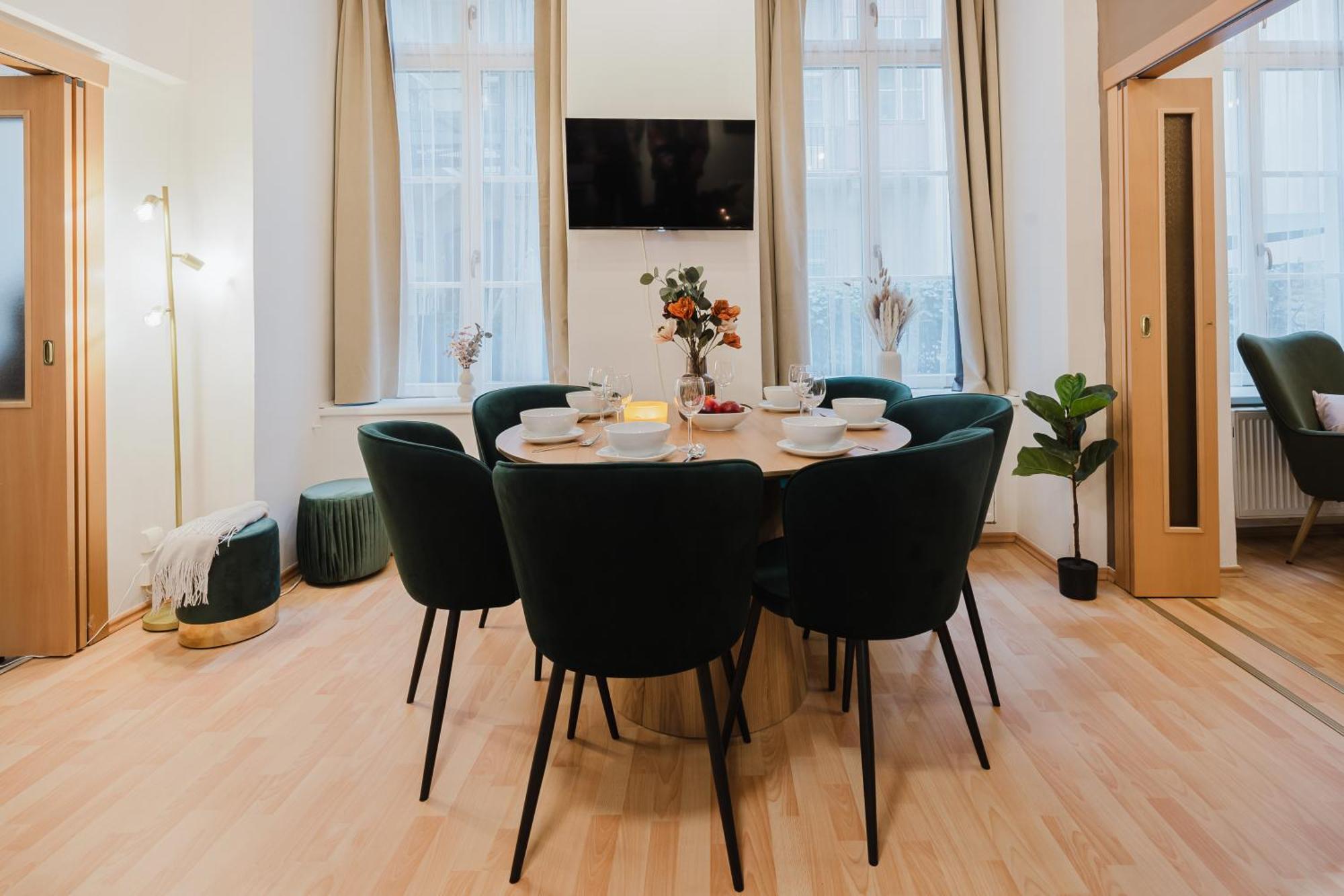 Days - Loft-style 1bdr - Workspace - Location * Prague