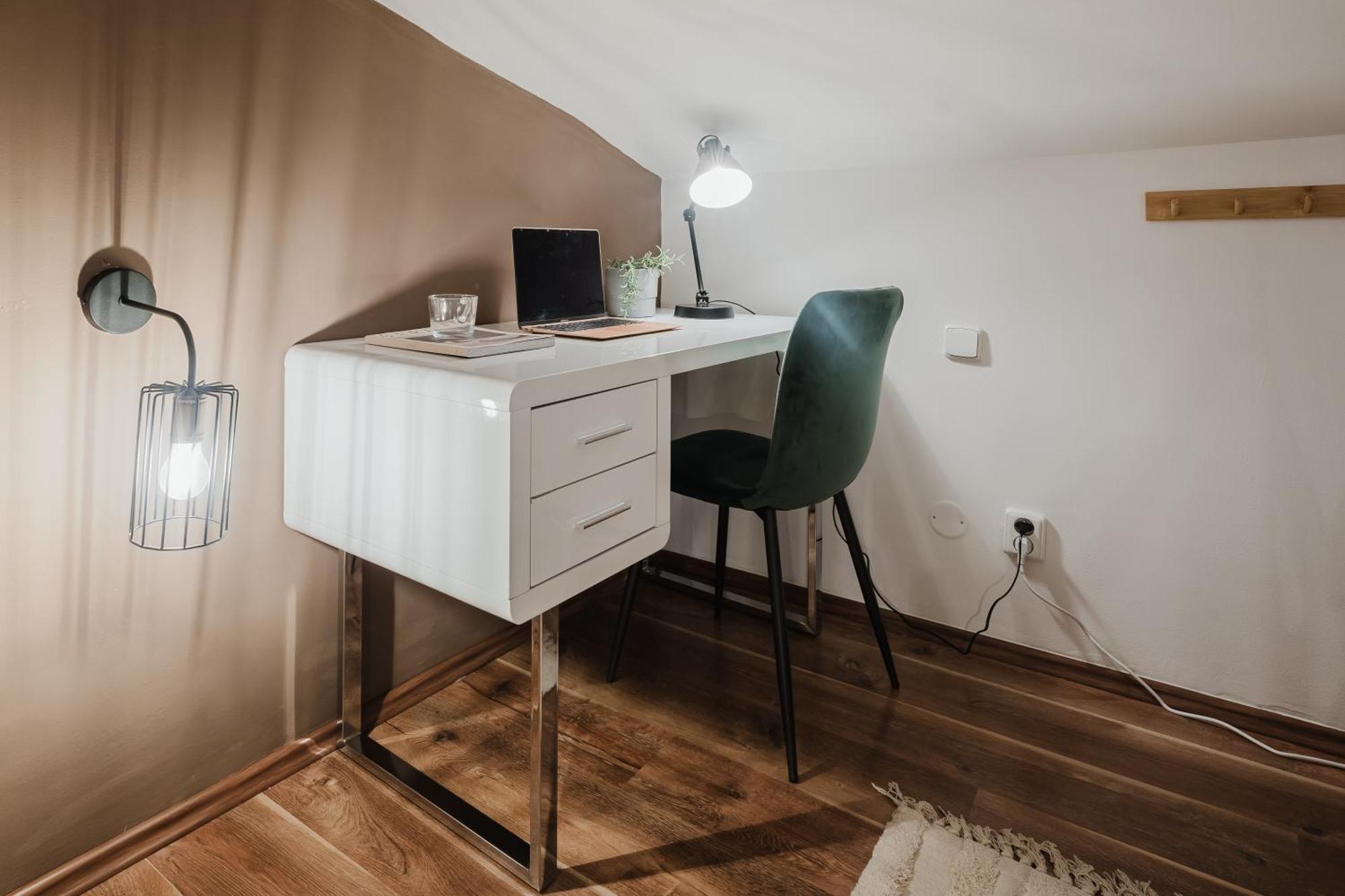 Days - Loft-style 1bdr - Workspace - Location Prague